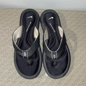 Nike memory foam flip flops
